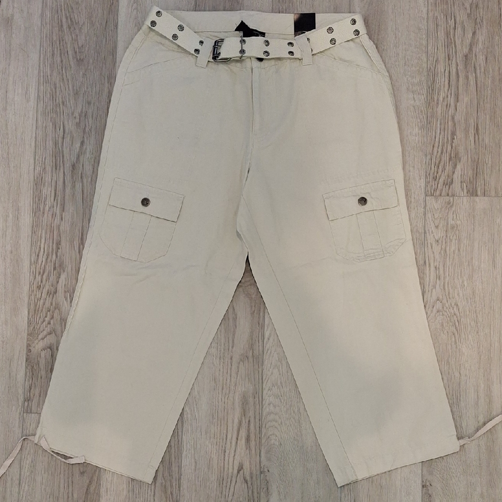 Venezia Women's Beige Capris with Belt